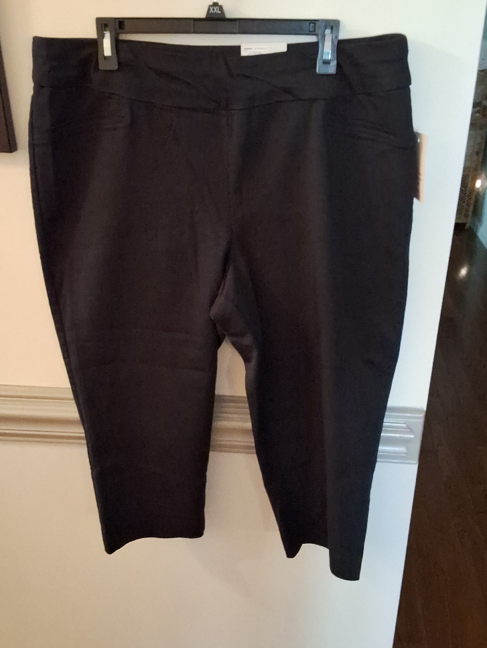 Kohl's Black Pull-On Capri Pants